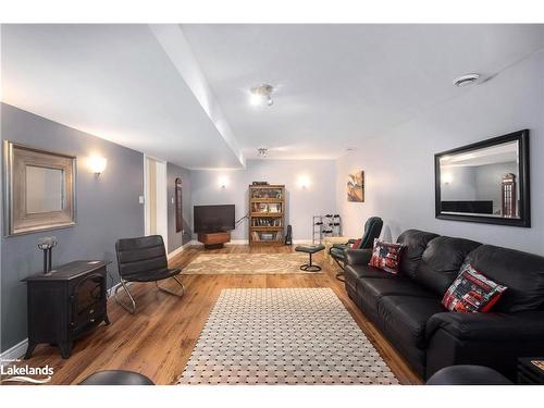 9 Limestone Lane, Thornbury, ON - Indoor Photo Showing Living Room