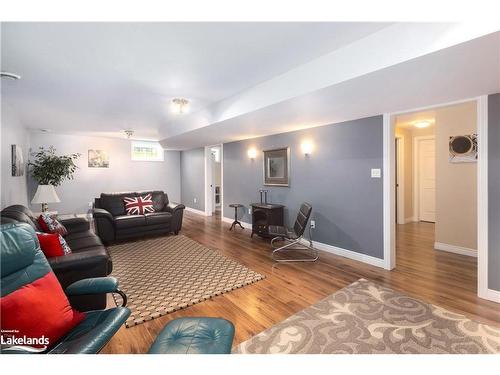 9 Limestone Lane, Thornbury, ON - Indoor Photo Showing Living Room