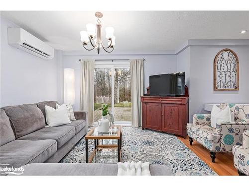 5 Trafalgar Road, Collingwood, ON - Indoor Photo Showing Living Room