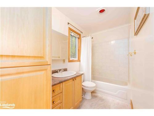 496 Big Island, Huntsville, ON - Indoor Photo Showing Bathroom
