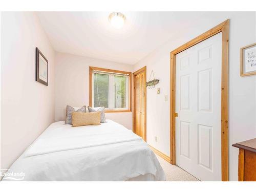 496 Big Island, Huntsville, ON - Indoor Photo Showing Bedroom