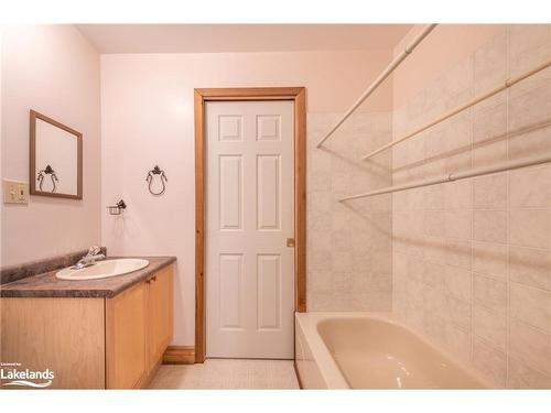 496 Big Island, Huntsville, ON - Indoor Photo Showing Bathroom