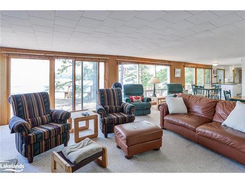 1116 Tryon Drive, Gravenhurst, ON - Indoor Photo Showing Living Room