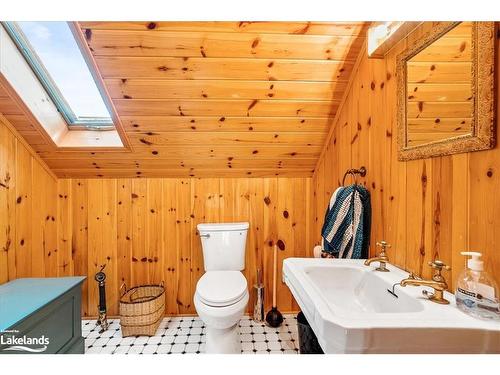 13080 Hemlock Island, Haliburton, ON - Indoor Photo Showing Bathroom
