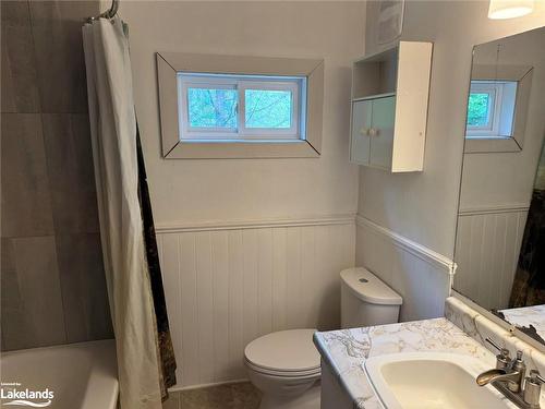 22 Mulholland Drive, Haliburton, ON - Indoor Photo Showing Bathroom