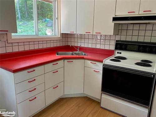 68 Birch Island, Bracebridge, ON - Indoor Photo Showing Kitchen With Double Sink