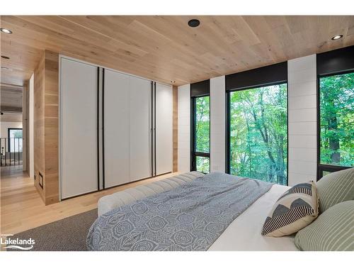 2-1053 Brackenrig Rd Road, Port Carling, ON - Indoor Photo Showing Bedroom