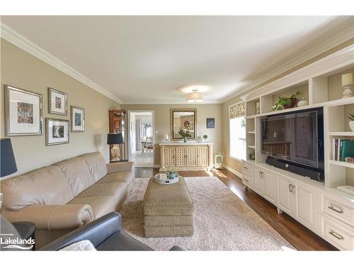 3196 Monarch Drive, Orillia, ON - Indoor Photo Showing Living Room