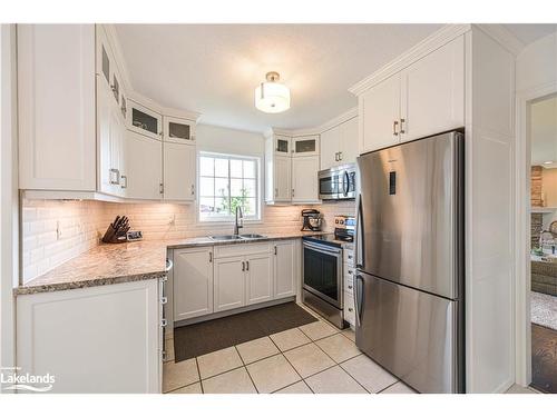 3196 Monarch Drive, Orillia, ON - Indoor Photo Showing Kitchen With Double Sink