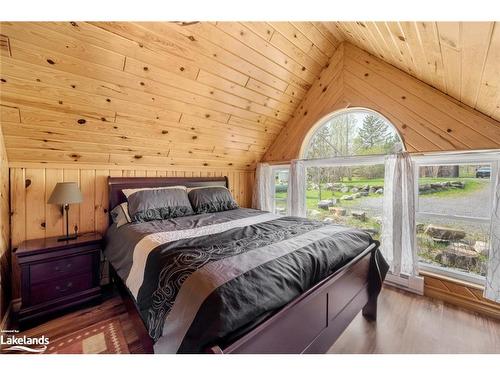 75 Stoney Road, Mckellar, ON - Indoor Photo Showing Bedroom