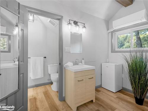 1243 Port Cunnington Road, Dwight, ON - Indoor Photo Showing Bathroom