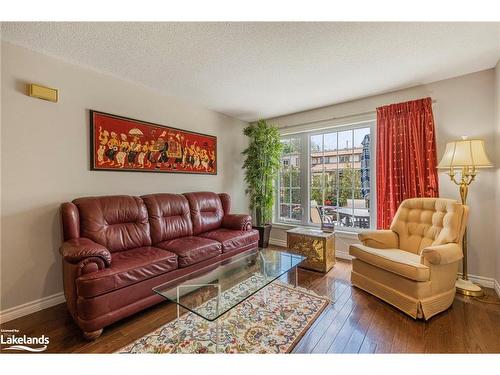 1-1514 Upper Middle Road, Burlington, ON - Indoor Photo Showing Living Room