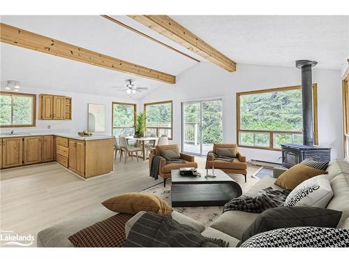 1181 Sherwood Forest Road, Bracebridge, ON - Indoor Photo Showing Living Room