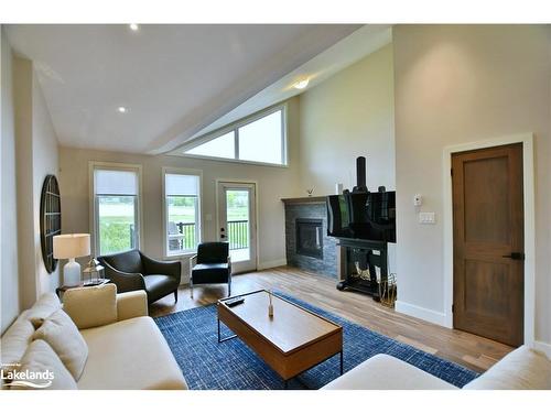 7-106 Alpine Springs Court, The Blue Mountains, ON - Indoor Photo Showing Living Room