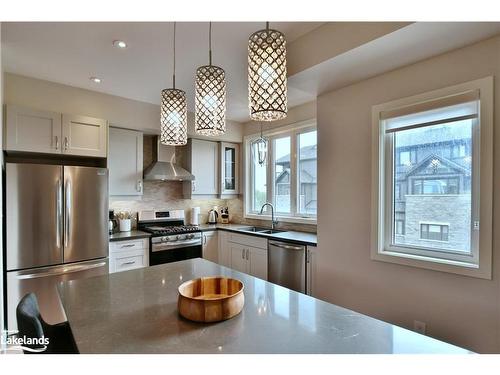 7-106 Alpine Springs Court, The Blue Mountains, ON - Indoor Photo Showing Kitchen With Double Sink With Upgraded Kitchen