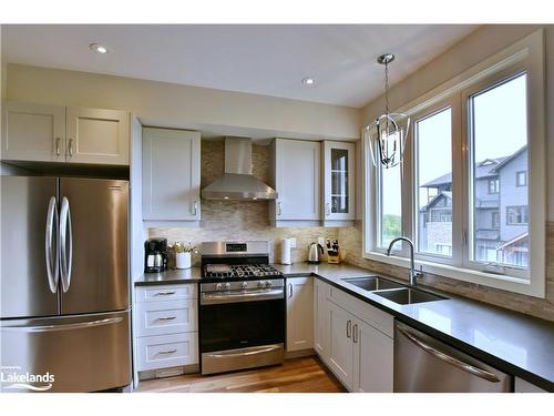 7-106 Alpine Springs Court, The Blue Mountains, ON - Indoor Photo Showing Kitchen With Double Sink With Upgraded Kitchen