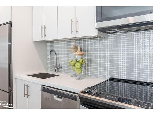 34-247 Broward Way, Innisfil, ON - Indoor Photo Showing Kitchen With Upgraded Kitchen