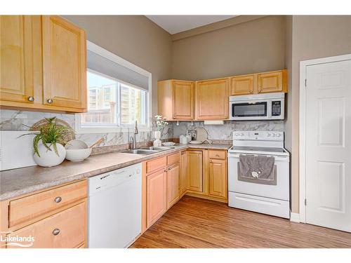 594 Oak Street, Collingwood, ON - Indoor Photo Showing Kitchen With Double Sink