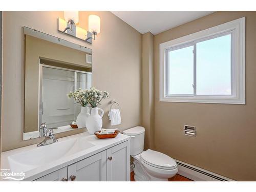 594 Oak Street, Collingwood, ON - Indoor Photo Showing Bathroom