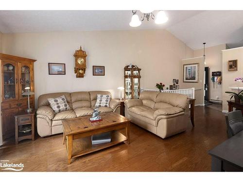 11-83 Victoria Street, Meaford, ON - Indoor Photo Showing Living Room