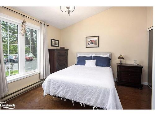 11-83 Victoria Street, Meaford, ON - Indoor Photo Showing Bedroom