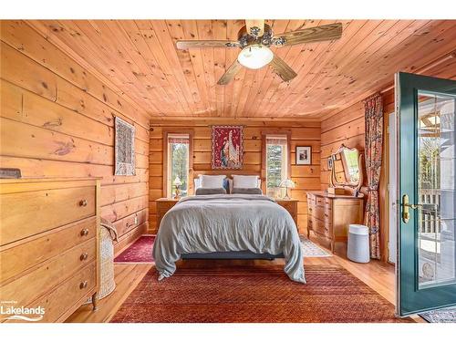 545413 4A Sideroad, Markdale, ON - Indoor Photo Showing Living Room