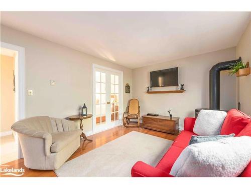 223 Woodland Drive, Huntsville, ON - Indoor Photo Showing Living Room