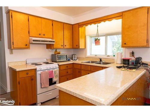 98 Main Street, Sundridge, ON - Indoor Photo Showing Kitchen With Double Sink