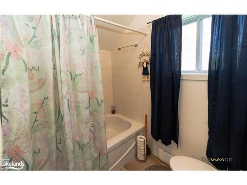 98 Main Street, Sundridge, ON - Indoor Photo Showing Bathroom
