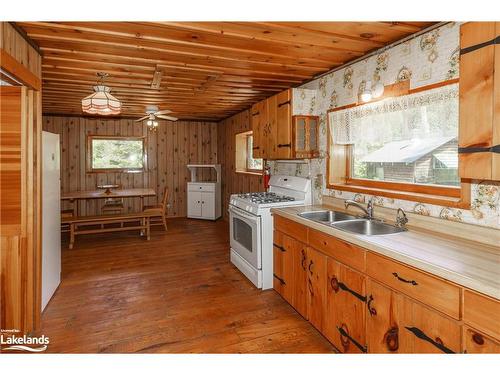 1205 Williamsport Road, Huntsville, ON - Indoor Photo Showing Kitchen With Double Sink