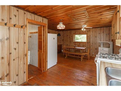 1205 Williamsport Road, Huntsville, ON - Indoor Photo Showing Kitchen