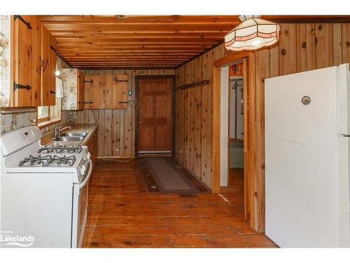 1205 Williamsport Road, Huntsville, ON - Indoor Photo Showing Kitchen With Double Sink