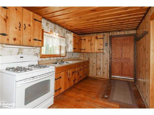 1205 Williamsport Road, Huntsville, ON - Indoor Photo Showing Kitchen With Double Sink