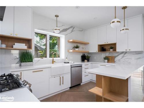 133 Minnesota Street, Collingwood, ON - Indoor Photo Showing Kitchen