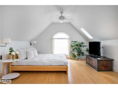 133 Minnesota Street, Collingwood, ON - Indoor Photo Showing Bedroom