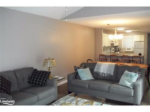 387 Mariners Way, Collingwood, ON - Indoor Photo Showing Living Room
