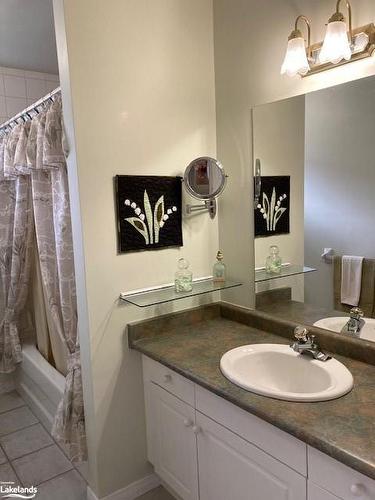 389 Walnut Street, Collingwood, ON - Indoor Photo Showing Bathroom