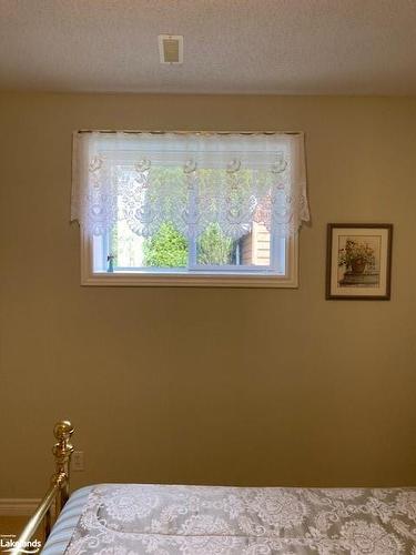 389 Walnut Street, Collingwood, ON - Indoor Photo Showing Bedroom