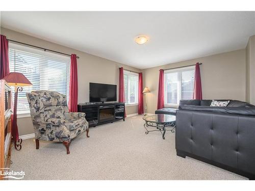 35 Homestead Lane, Huntsville, ON - Indoor Photo Showing Living Room