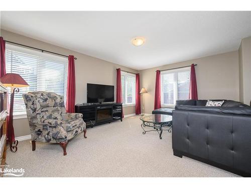35 Homestead Lane, Huntsville, ON - Indoor Photo Showing Living Room