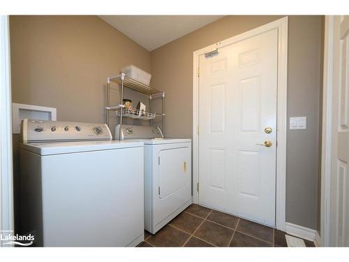 35 Homestead Lane, Huntsville, ON - Indoor Photo Showing Laundry Room