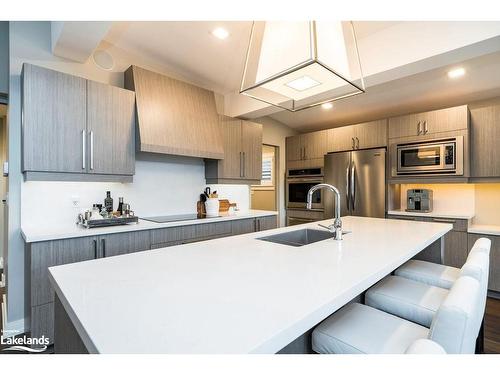 19 Golfview Drive, Collingwood, ON - Indoor Photo Showing Kitchen With Upgraded Kitchen