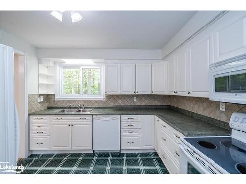 5 Dufferin Street, Penetanguishene, ON - Indoor Photo Showing Kitchen With Double Sink