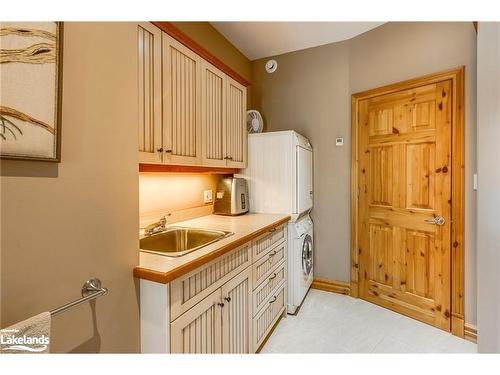 1702 Methodist Point, Tiny, ON - Indoor Photo Showing Kitchen