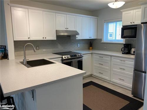 395 Mariners Way, Collingwood, ON - Indoor Photo Showing Kitchen With Upgraded Kitchen