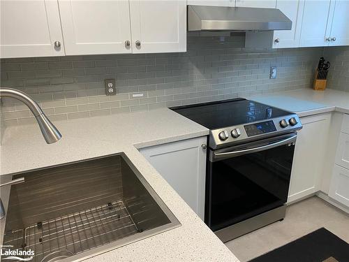 395 Mariners Way, Collingwood, ON - Indoor Photo Showing Kitchen