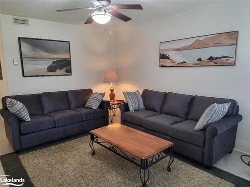 395 Mariners Way, Collingwood, ON - Indoor Photo Showing Living Room