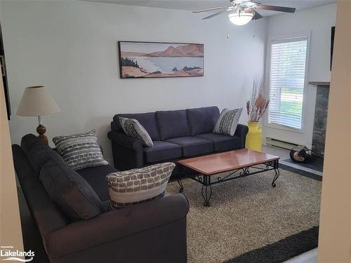 395 Mariners Way, Collingwood, ON - Indoor Photo Showing Living Room