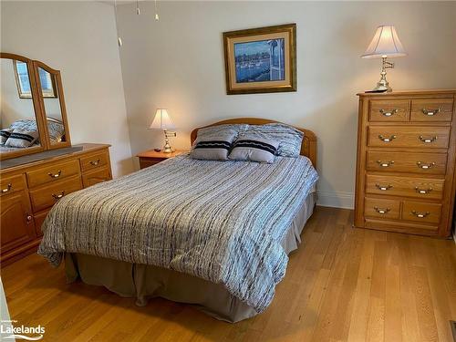395 Mariners Way, Collingwood, ON - Indoor Photo Showing Bedroom