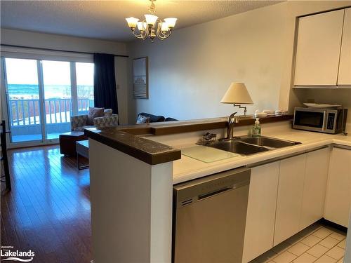 109-10 Ramblings Way, Collingwood, ON - Indoor Photo Showing Kitchen With Double Sink